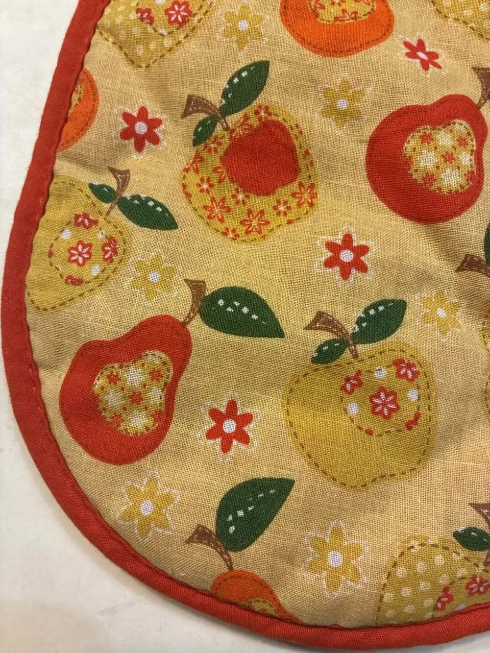 Vintage Quilted Fruit Print Oven Mitt with Metal Hanging Ring